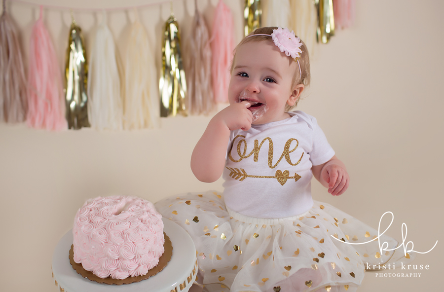 Cake smash photo session in Raleigh
