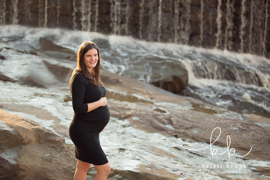 Maternity photographer in Raleigh